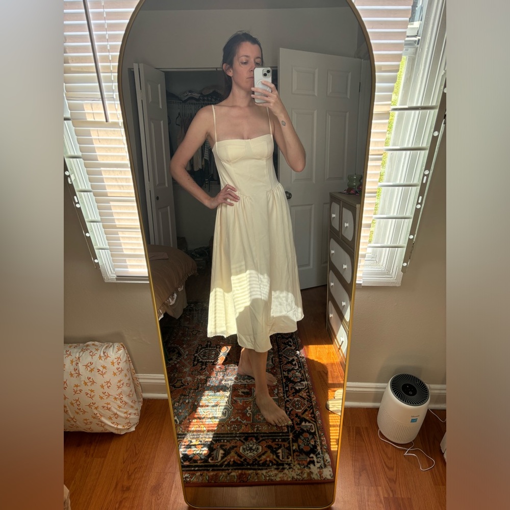 Elegant Cream Midi Dress - Picture 2 of 5